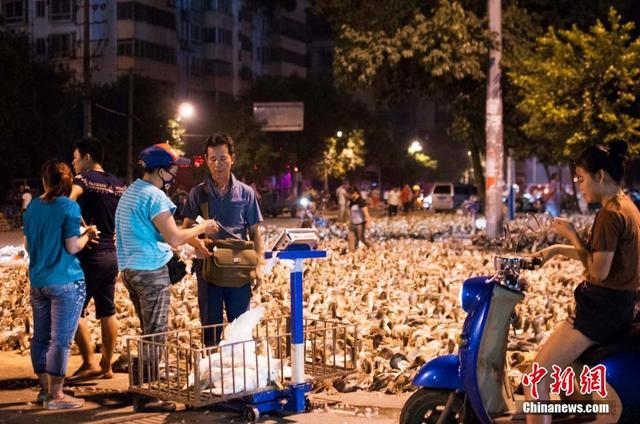 Trung Quốc mịt mù khói vàng mã mùa lễ Vu Lan ảnh 7